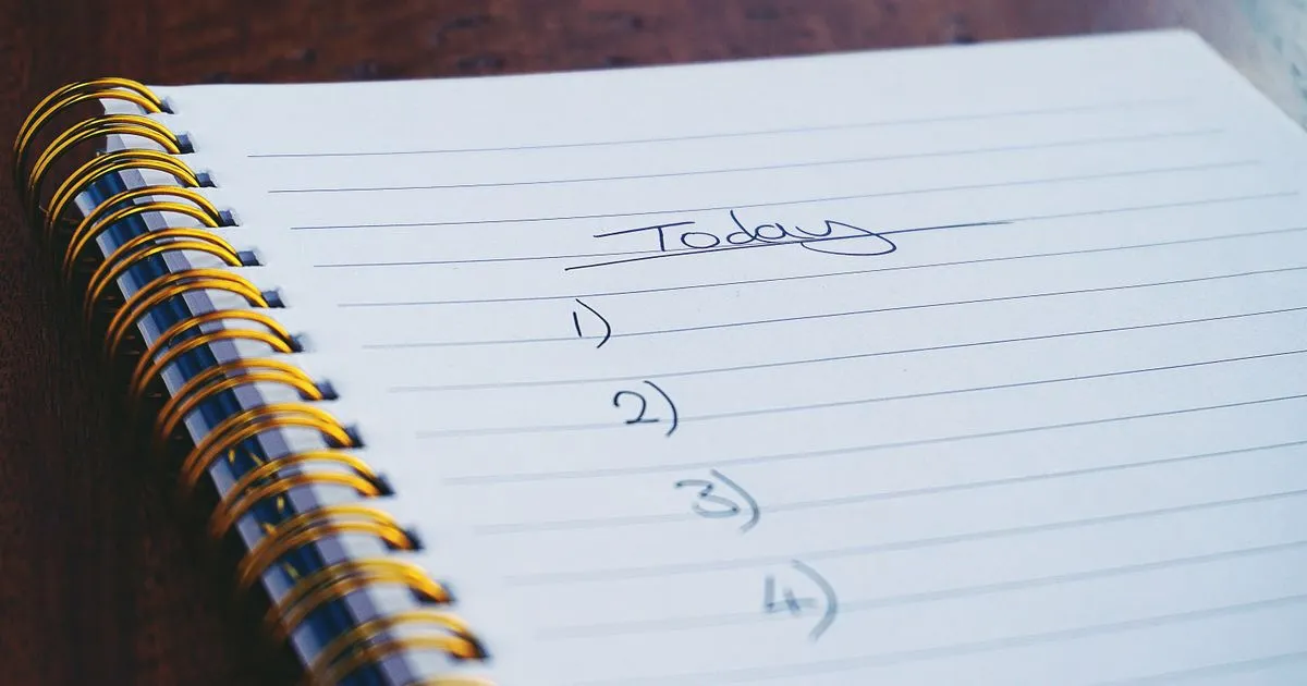 Writing a short list of needs and numbers before choosing a loan in Canada